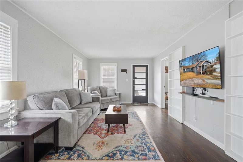 5734 Vivion Rd, Kansas City, MO 64119