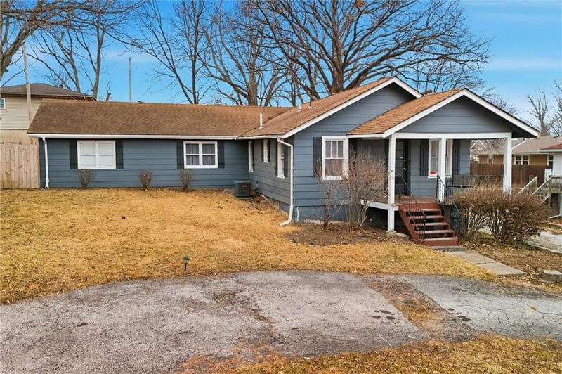 5734 Vivion Rd, Kansas City, MO 64119