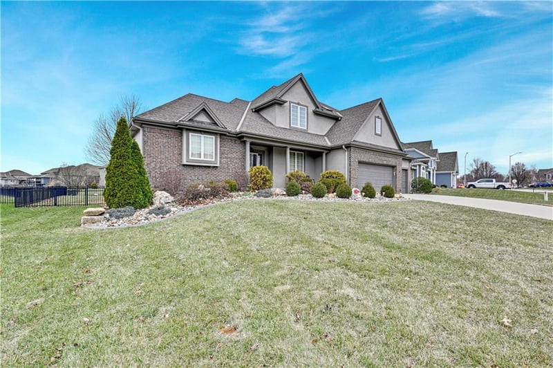 9008 Lewis Ave, Kansas City, MO 64157