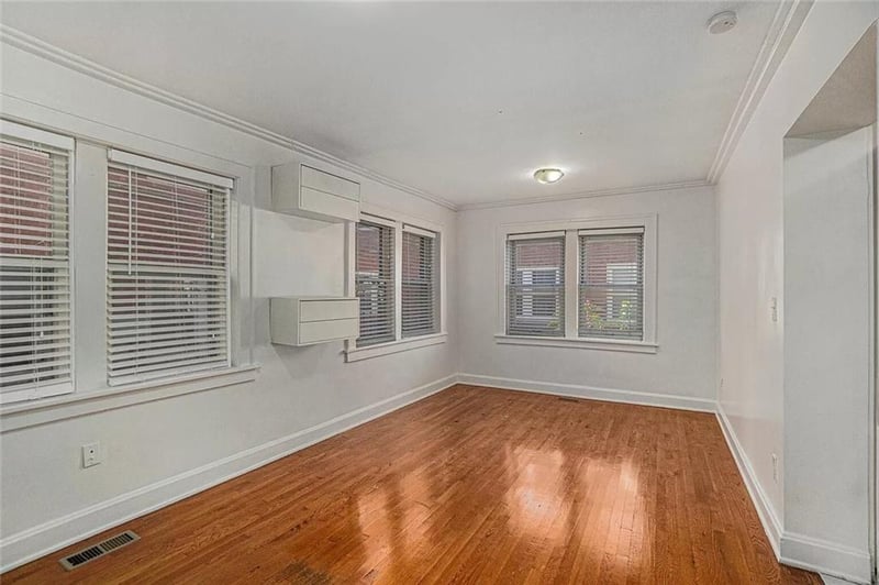 317 43rd St #1E, Kansas City, MO 64111