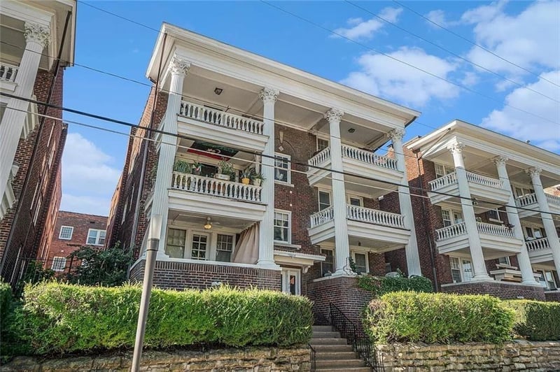 317 43rd St #1E, Kansas City, MO 64111