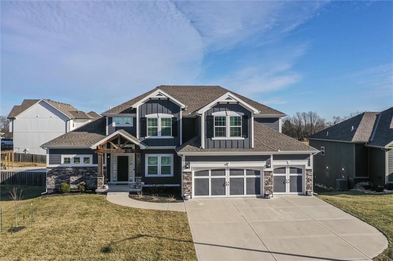 10423 N Chelsea Ave, Kansas City, MO 64156