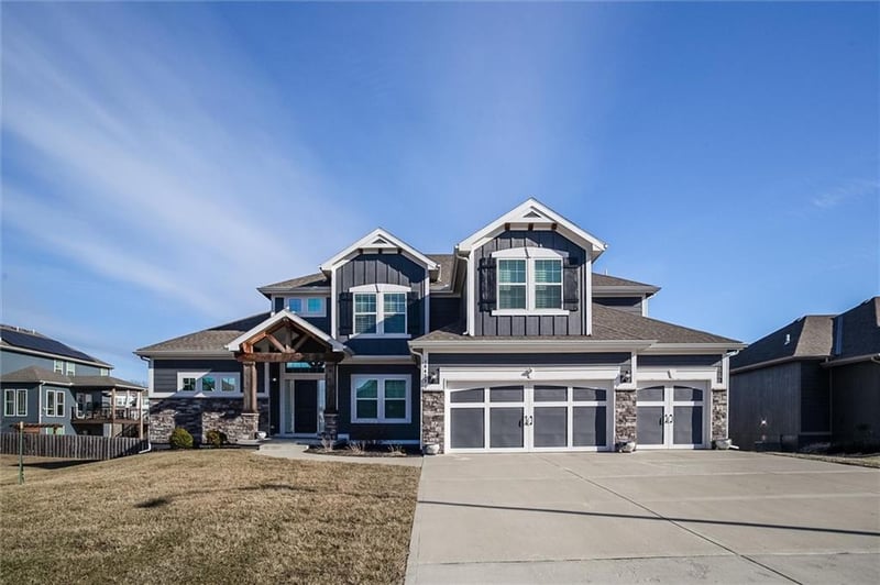 10423 N Chelsea Ave, Kansas City, MO 64156