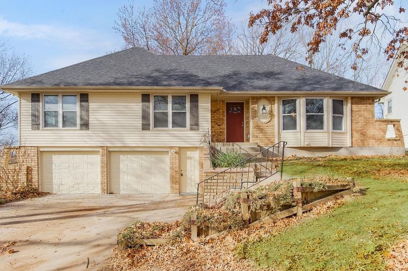 6912 Madison Ave, Kansas City, MO 64118