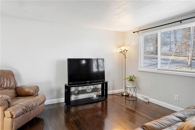 6929 53rd St, Kansas City, MO 64119