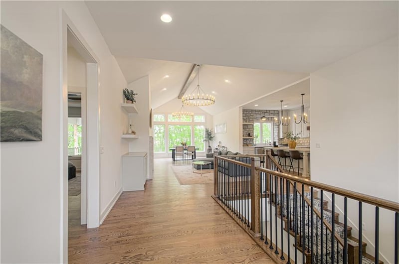 2150 NW Scenic View Dr, Riverside, MO 64150