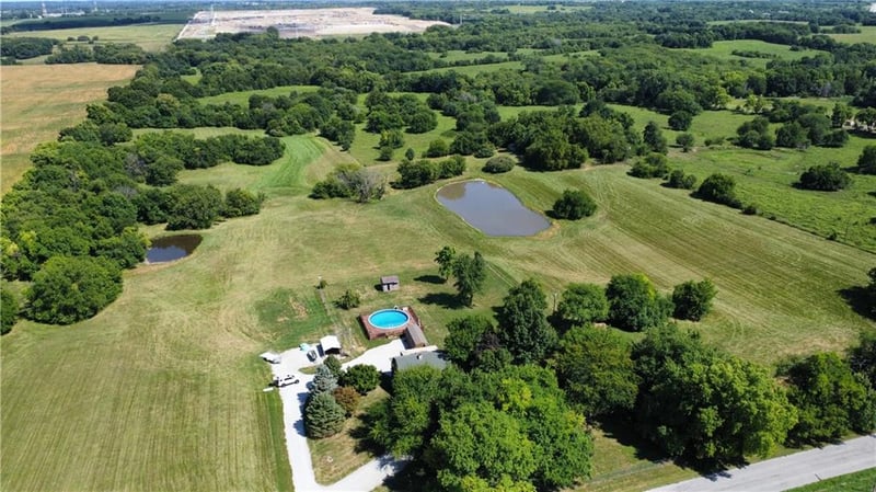 12703 Robinhood Ln, Kansas City, MO 64164