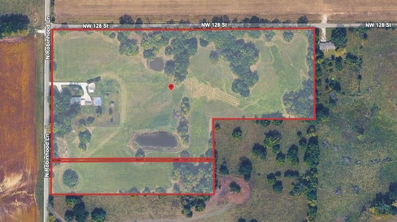 12703 Robinhood Ln, Kansas City, MO 64164