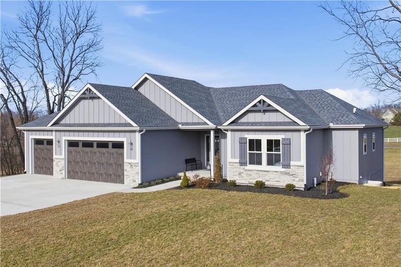 17860 Clearview Dr, Leavenworth, KS 66048