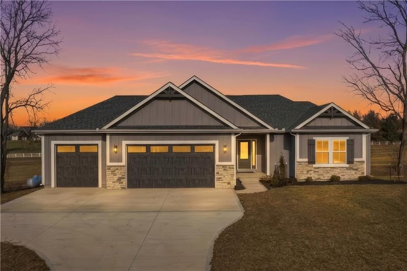 17860 Clearview Dr, Leavenworth, KS 66048