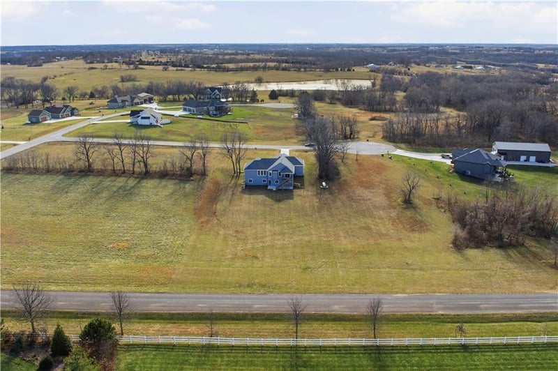 17860 Clearview Dr, Leavenworth, KS 66048
