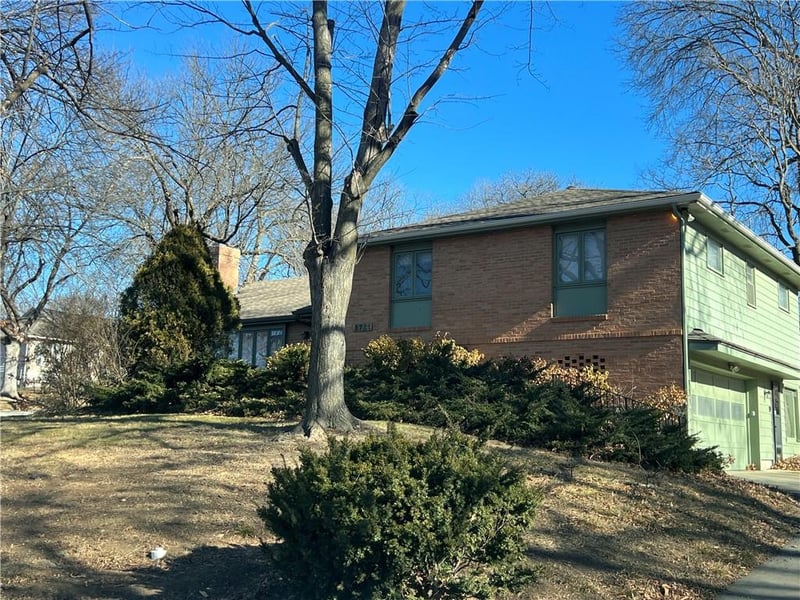 8701 Ward Pw, Kansas City, MO 64114