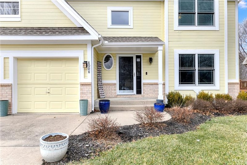 8008 Chatham Ave, Kansas City, MO 64151