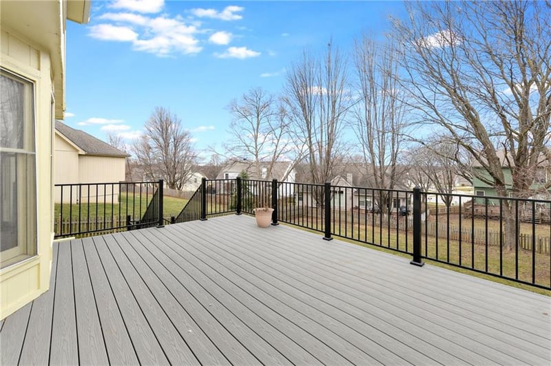 8008 Chatham Ave, Kansas City, MO 64151