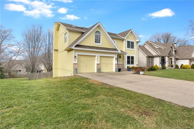 8008 Chatham Ave, Kansas City, MO 64151