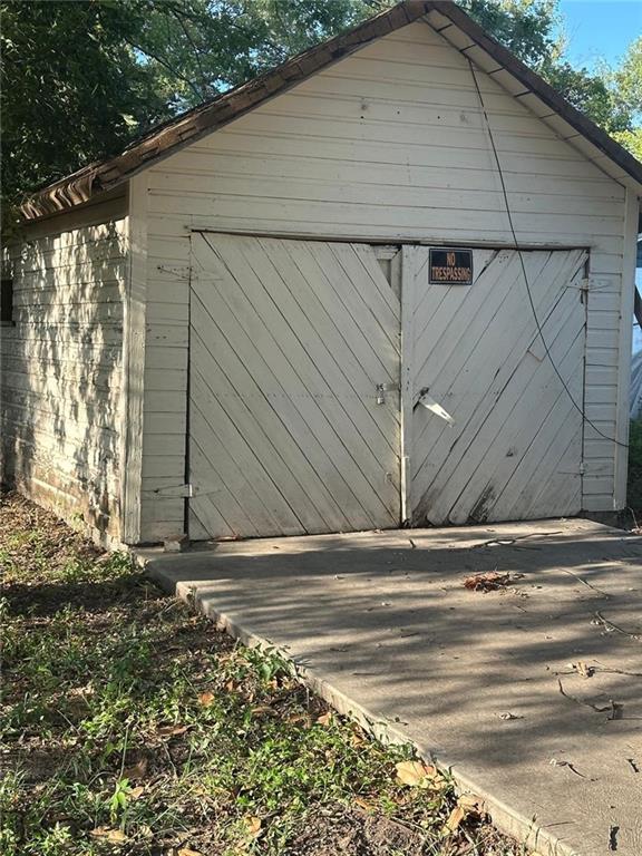 1121 W Broadway St, Webb City, MO 64870