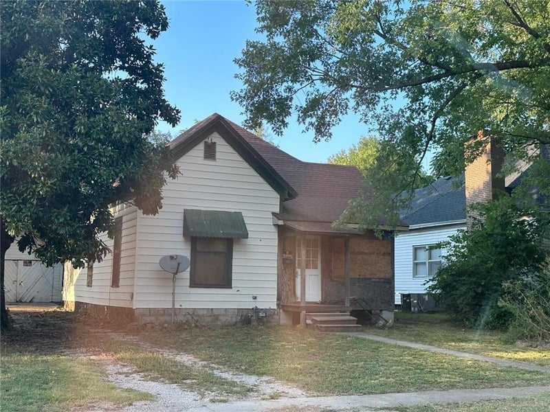 1121 W Broadway St, Webb City, MO 64870