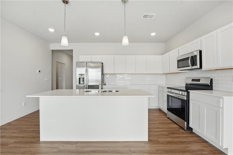 27309 Acacia Dr, Lee's Summit, MO 64086