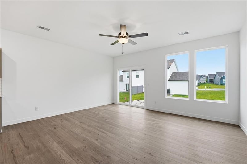 27313 Acacia Dr, Lee's Summit, MO 64086