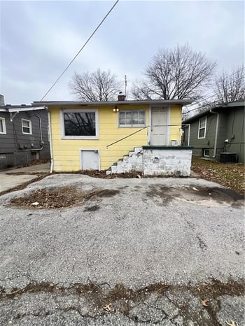 5211 Gladstone Blvd, Kansas City, MO 64123