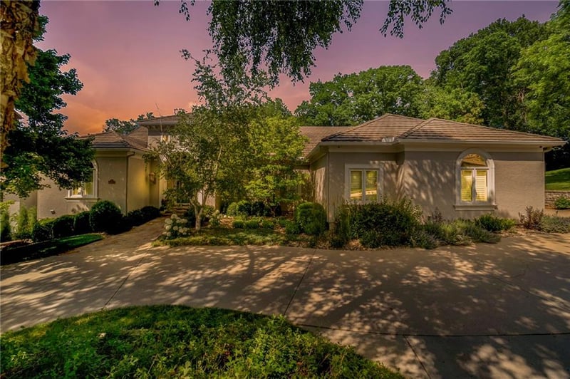 6411 Muirfield St, Parkville, MO 64152