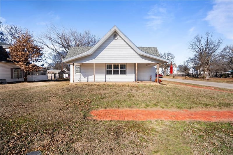 611 5th Ave, Caney, KS 67333