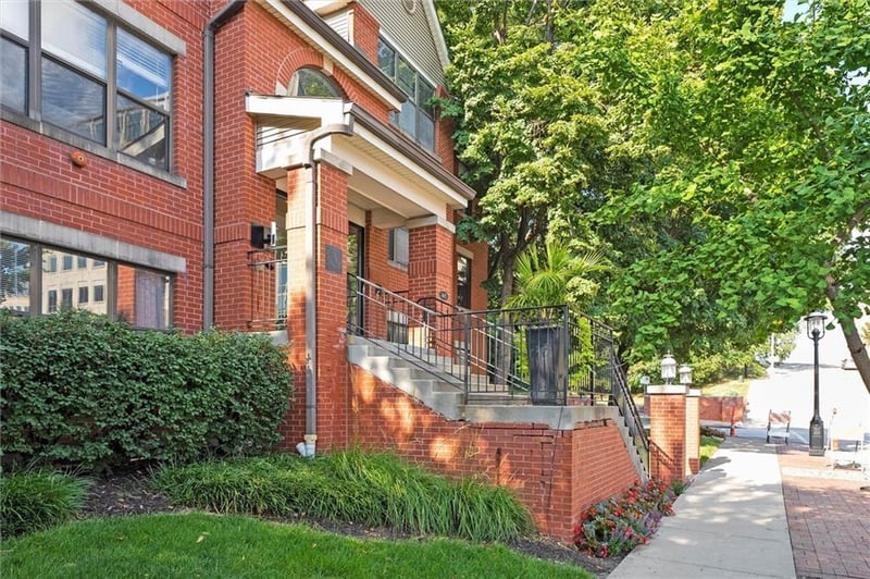 445 9th St #302, Kansas City, MO 64105