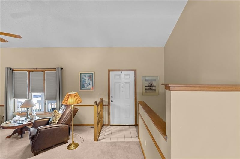 1629 Whitestone Dr, Lee's Summit, MO 64086