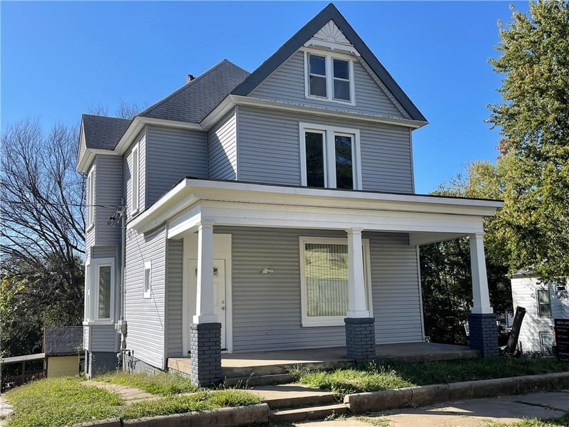 1002 9th St, St Joseph, MO 64501