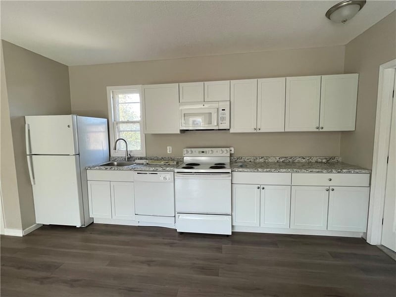 1002 9th St, St Joseph, MO 64501