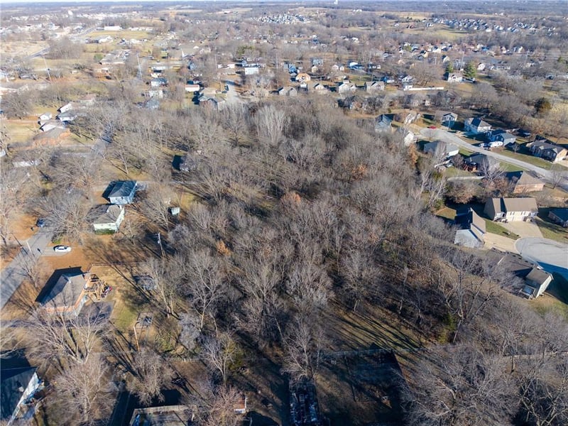 Lexington Rd, Pleasant Hill, MO 64080