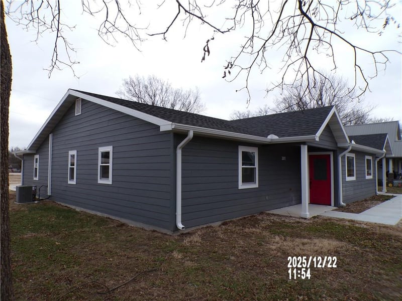 201 - 203 S First St, Iola, KS 66749