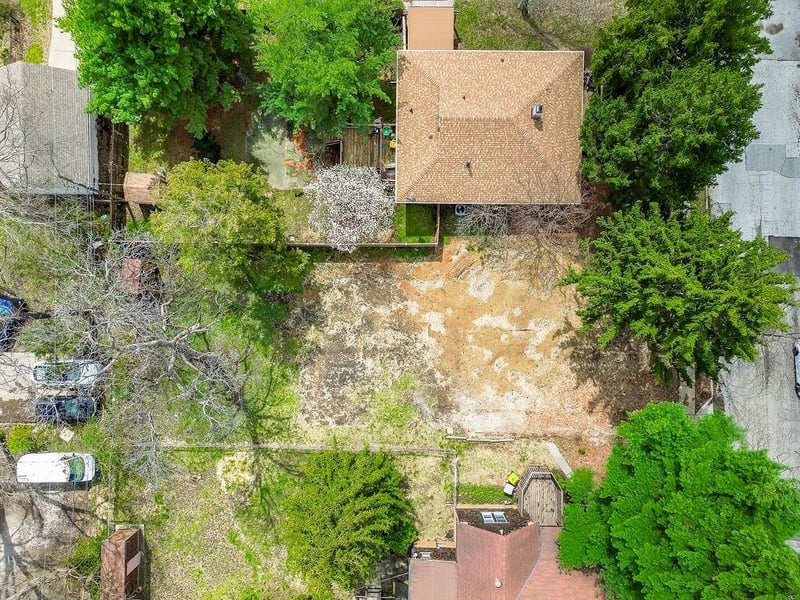6035 Charlotte St, Kansas City, MO 64110