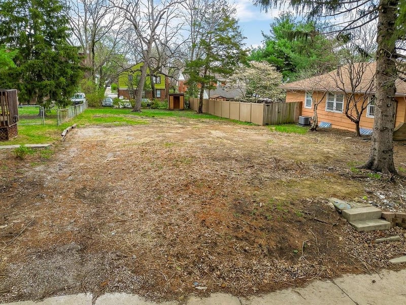 6035 Charlotte St, Kansas City, MO 64110
