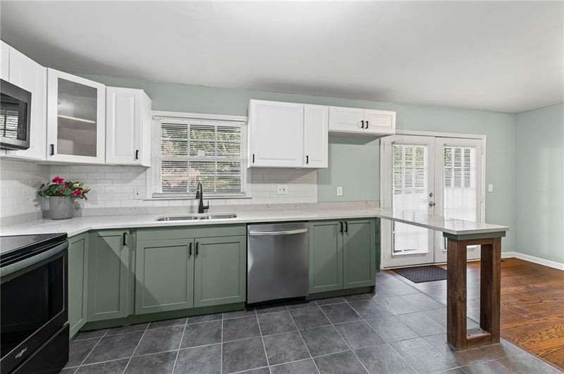 6302 102nd St, Kansas City, MO 64134