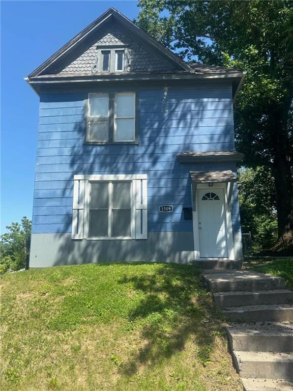 1509 10th St, St Joseph, MO 64501