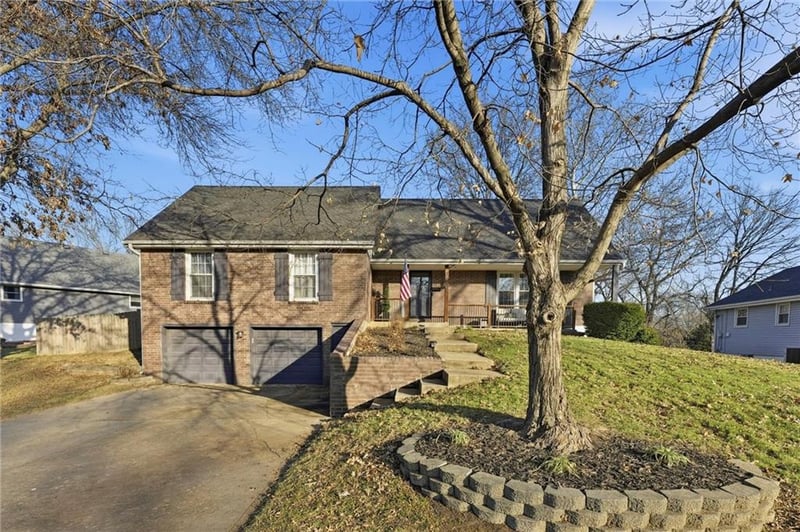 6757 N Garfield Ave, Gladstone, MO 64118