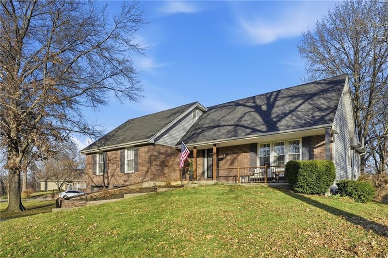 6757 N Garfield Ave, Gladstone, MO 64118