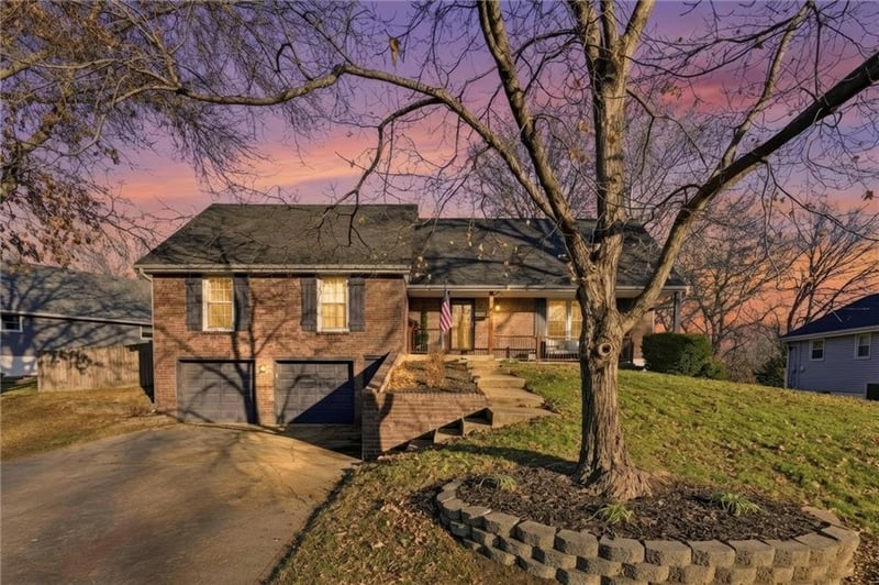 6757 N Garfield Ave, Gladstone, MO 64118