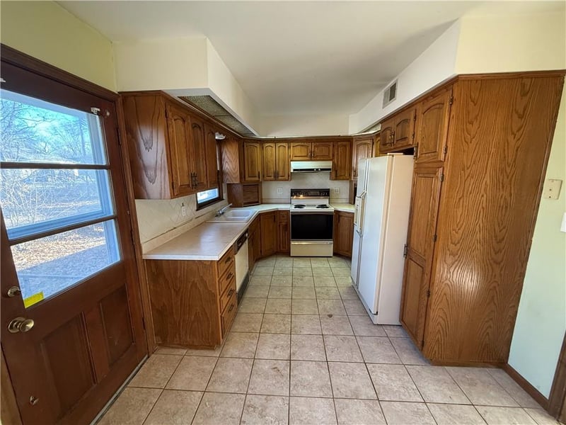 8200 104th Ter, Kansas City, MO 64134