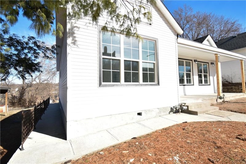 1817 Beattie St, St Joseph, MO 64501