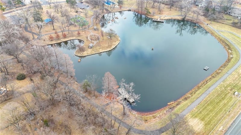 7710 87th St, Overland Park, KS 66212