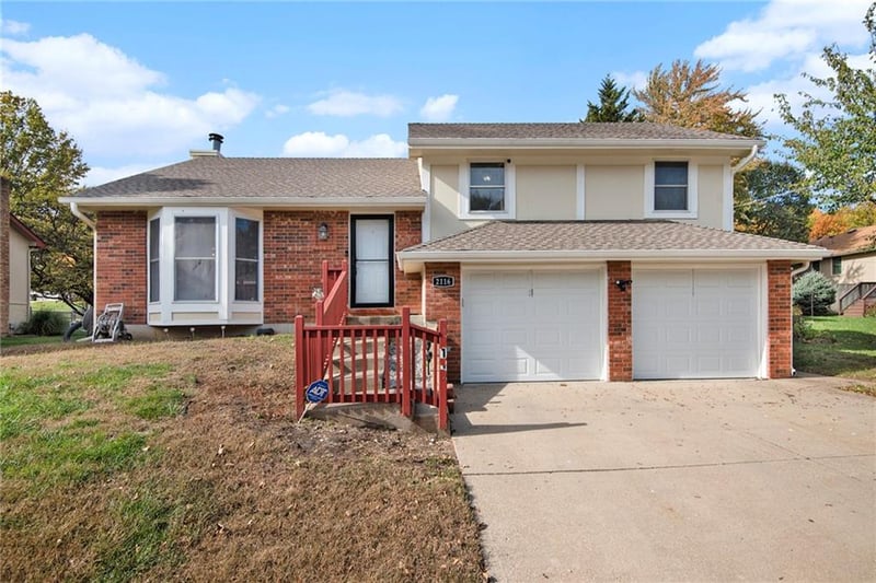 2116 Cambridge St, Leavenworth, KS 66048