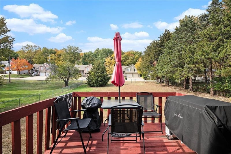 2116 Cambridge St, Leavenworth, KS 66048