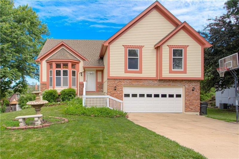 8300 148th St, Overland Park, KS 66223