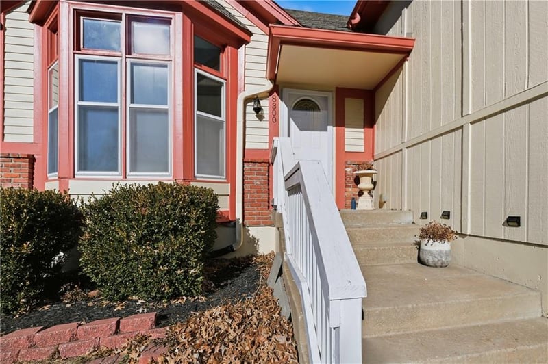 8300 148th St, Overland Park, KS 66223