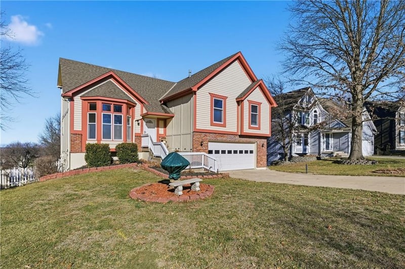 8300 148th St, Overland Park, KS 66223