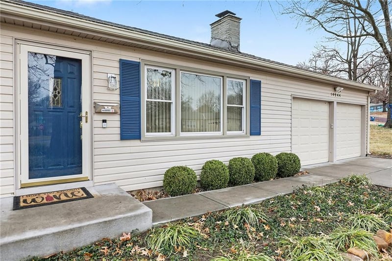 10244 Reeds Dr, Overland Park, KS 66207