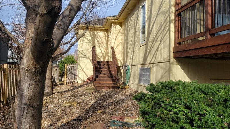 8431 156th Ter, Overland Park, KS 66223