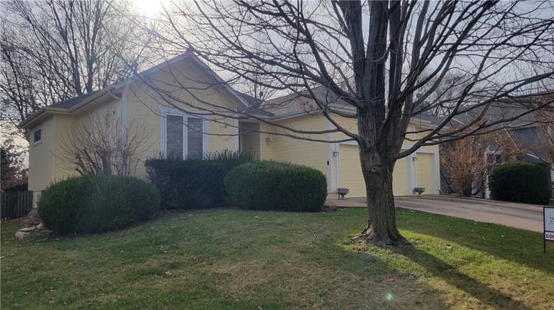 8431 156th Ter, Overland Park, KS 66223